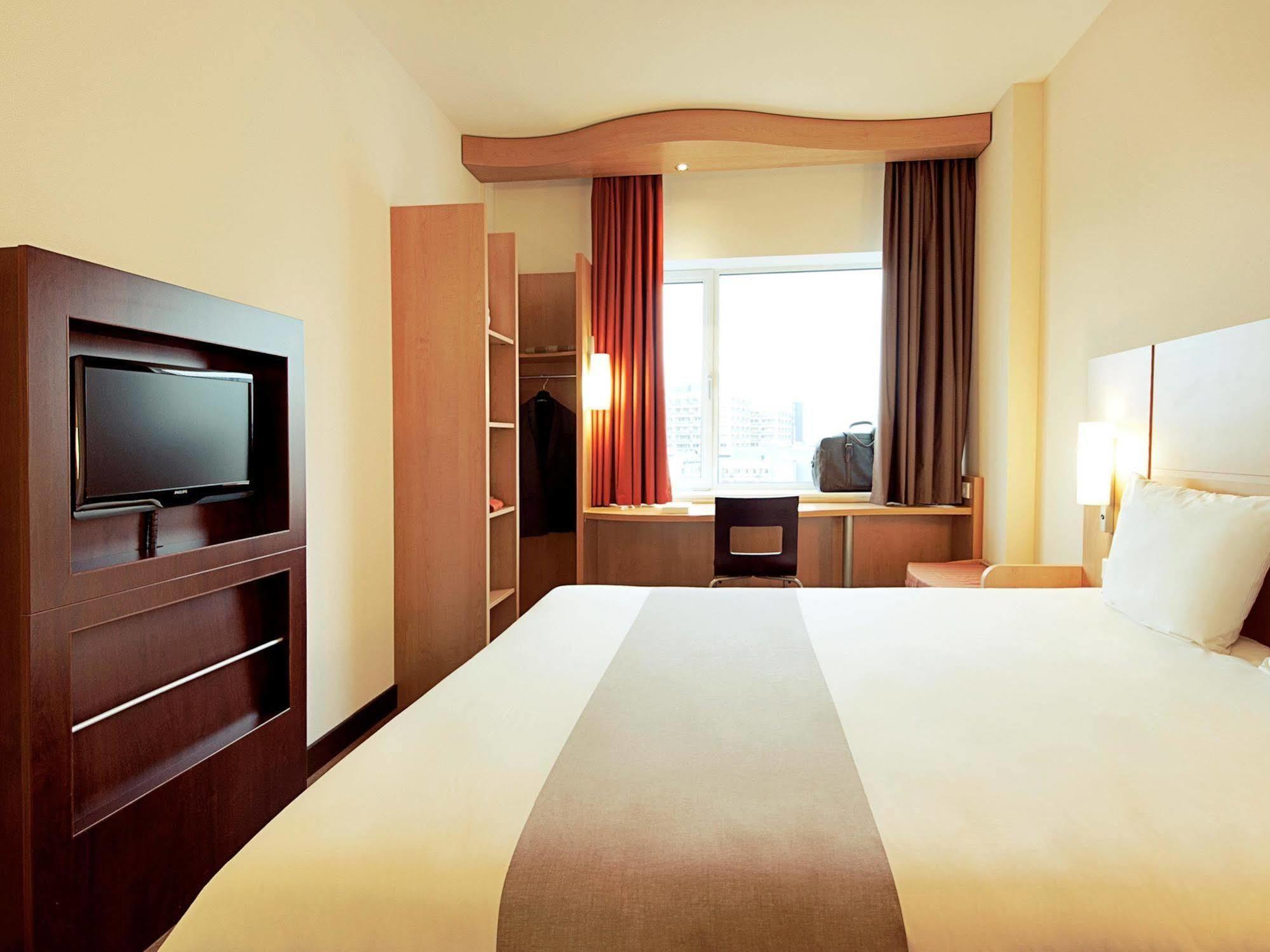 Отель Ibis Anyang Jiefang Ave Экстерьер фото